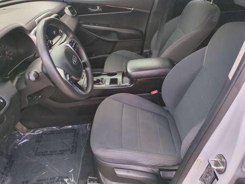 Used 2019 Kia Sorento L FWD image 12