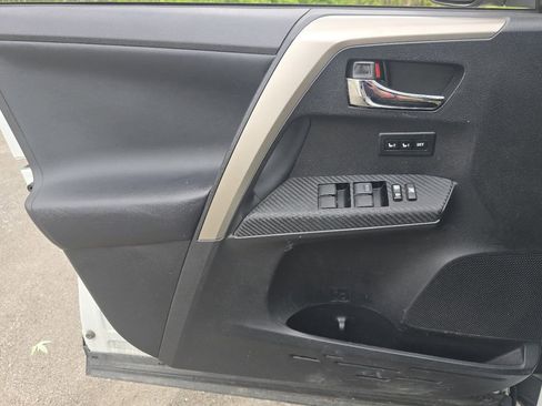 Used 2014 Toyota RAV4 Limited w/ Technology Package AWD/4WD image 25