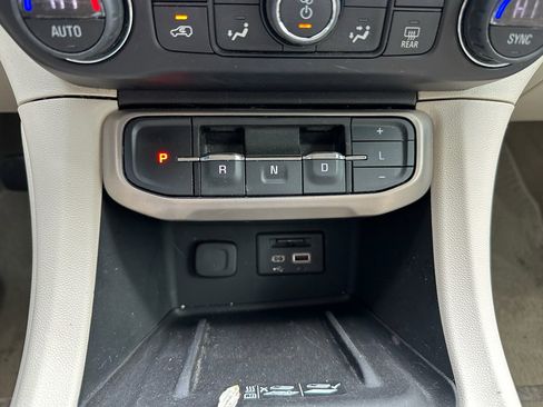 Used 2022 GMC Acadia Denali w/ Denali Ultimate Package image 18