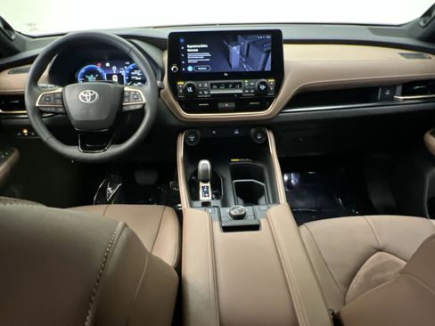 Used 2025 Toyota Grand Highlander AWD Hybrid image 21