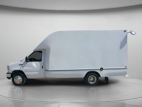 Used 2019 Ford E-350 and Econoline 350 Super Duty RWD image 16