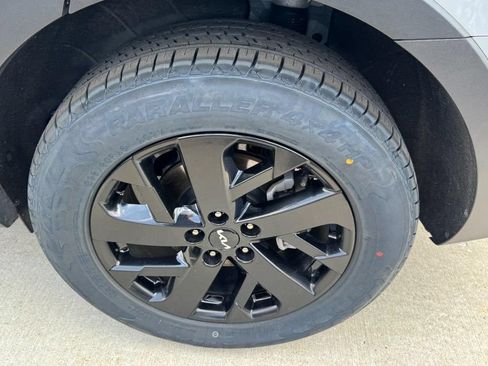 Used 2023 Kia Sorento S w/ Panoramic Sunroof Package AWD/4WD image 7