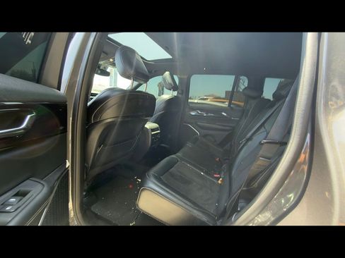 Used 2022 Jeep Grand Cherokee Altitude AWD/4WD image 8