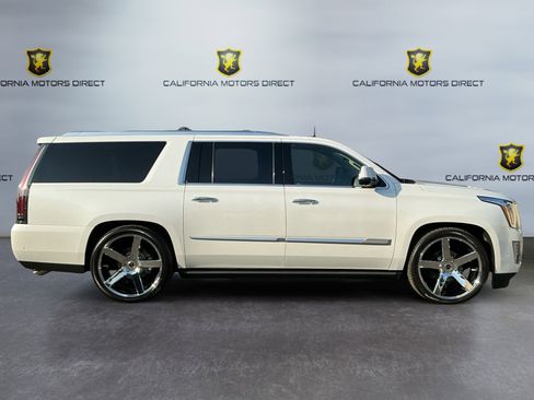 Used 2020 Cadillac Escalade ESV Premium Luxury image 4
