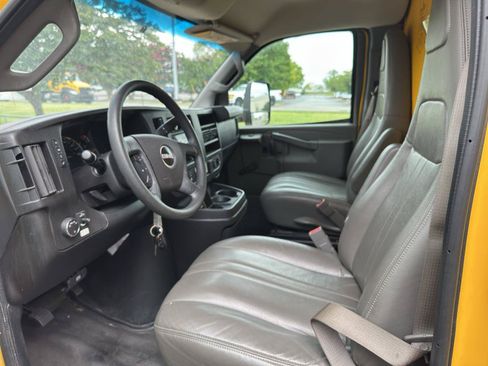 Used 2017 GMC Savana 3500 Extended RWD image 17