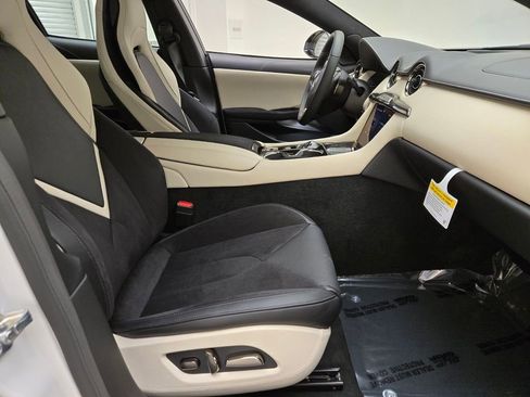 New 2025 Karma Revero Luxury image 25