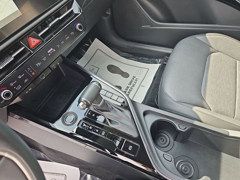Used 2023 Kia Niro SX Touring image 29