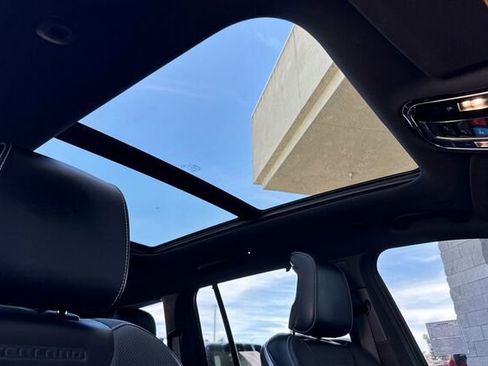 Used 2022 Jeep Grand Cherokee Overland w/ Advanced Protech Group III image 17