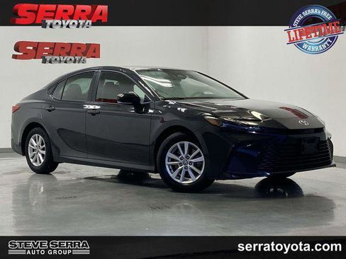 Certified 2025 Toyota Camry LE image 1