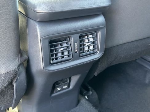 Used 2025 Toyota RAV4 XLE FWD image 41