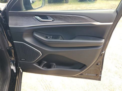 Used 2024 Jeep Grand Cherokee Limited 4xe image 38