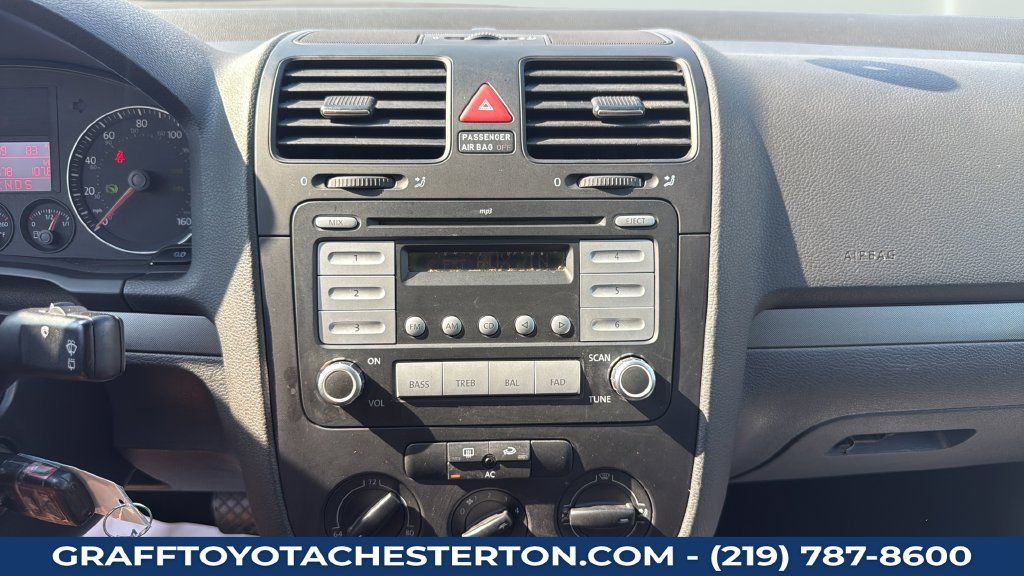 Used 2007 Volkswagen Rabbit 2-Door FWD image 18
