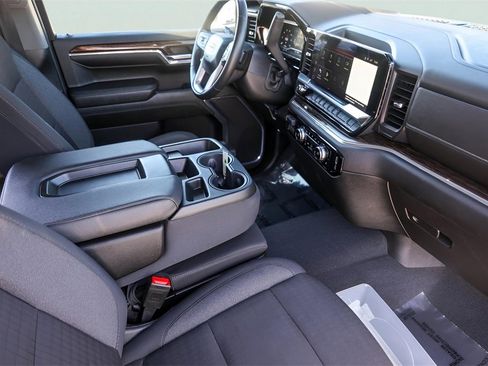 Used 2024 GMC Sierra 1500 SLE image 31