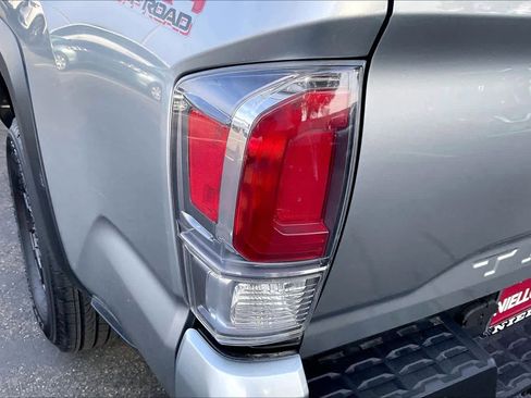 Used 2022 Toyota Tacoma TRD Off-Road image 29