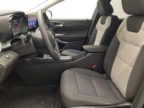 Used 2024 Chevrolet Trax LS FWD image 17