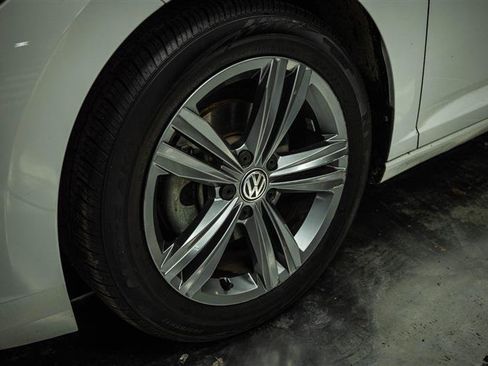 Used 2021 Volkswagen Jetta R-Line w/ R-Line Cold Weather Package FWD image 3