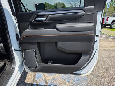 Used 2025 GMC Sierra 2500 AT4 AWD/4WD image 14