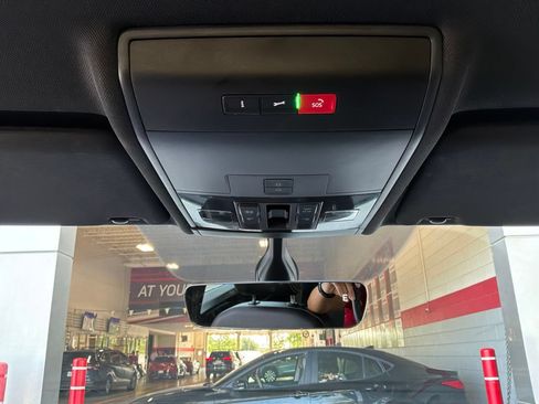 Used 2022 Volkswagen Atlas Cross Sport SE FWD image 17