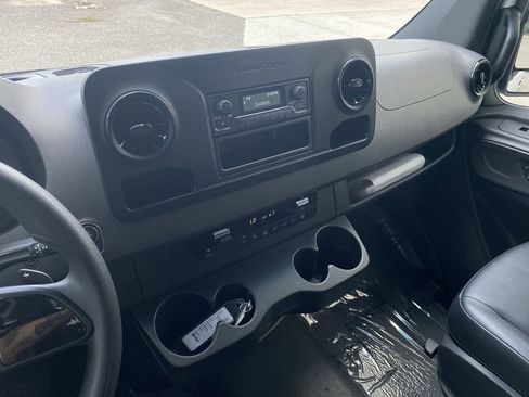 Used 2022 Mercedes-Benz Sprinter 2500 image 8