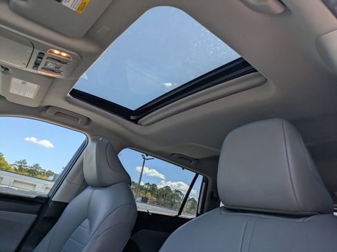 Used 2022 Toyota Highlander XLE AWD/4WD image 24