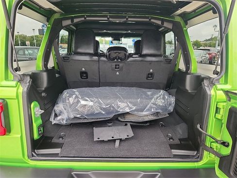 Used 2025 Jeep Wrangler Rubicon w/ Safety Group image 14