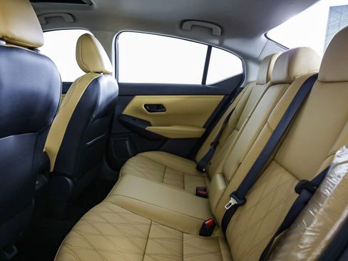 Used 2025 Nissan Sentra SV w/ SV Premium Package image 21