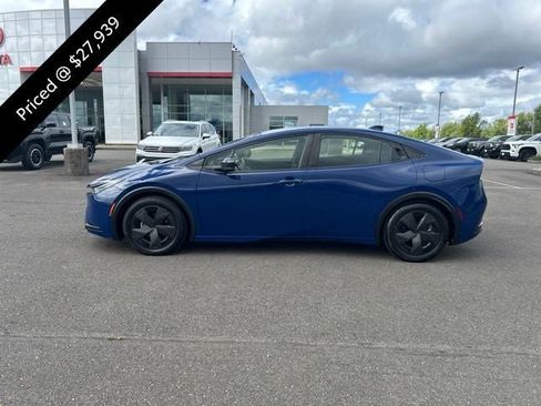 Used 2023 Toyota Prius LE FWD image 5