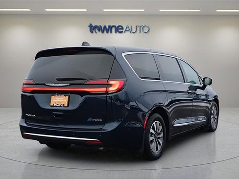 Used 2023 Chrysler Pacifica Limited image 5