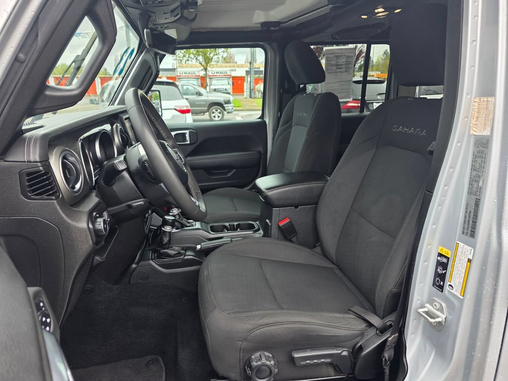 Used 2023 Jeep Wrangler Unlimited Sahara AWD/4WD image 4