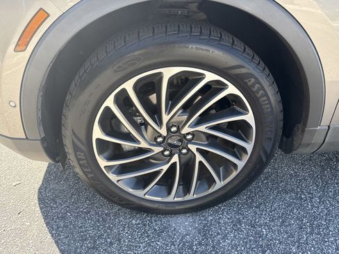 Used 2020 Lincoln Nautilus Reserve image 12