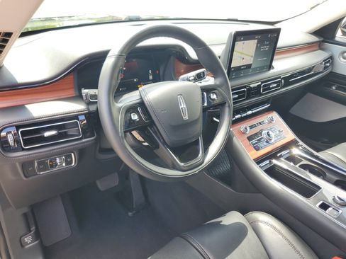 Certified 2024 Lincoln Aviator Reserve w/ Equipment Group 201A AWD/4WD image 13