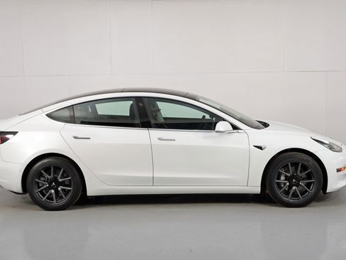 Used 2020 Tesla Model 3 Standard Range Plus image 54