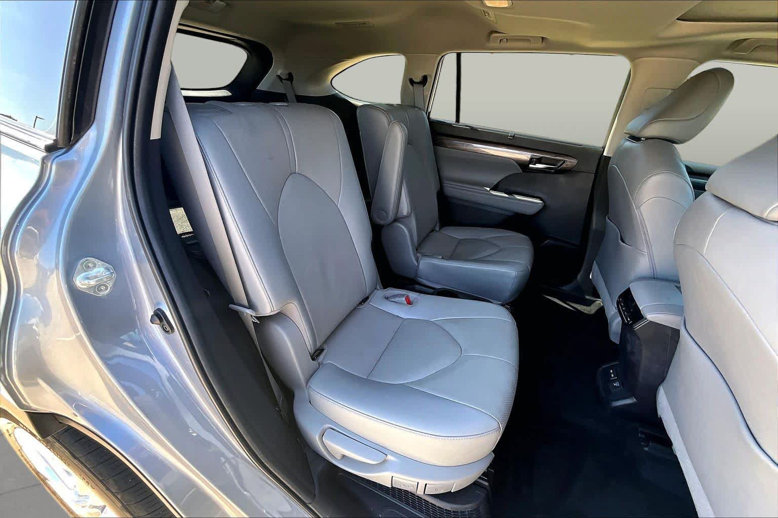 Used 2022 Toyota Highlander Limited FWD image 20