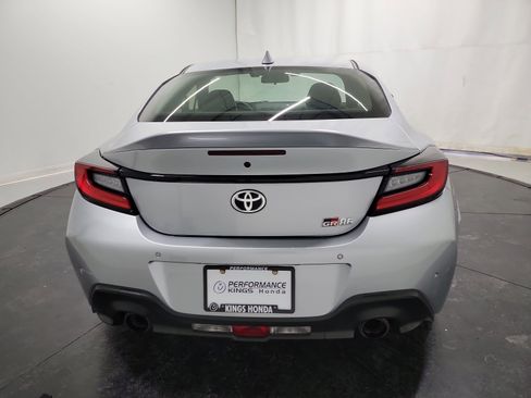 Used 2022 Toyota GR86 Premium image 8