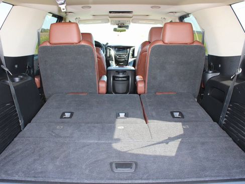 Used 2018 Cadillac Escalade Premium Luxury image 37