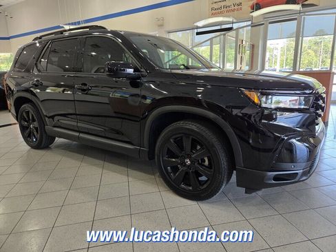 Used 2025 Honda Pilot Black Edition image 3