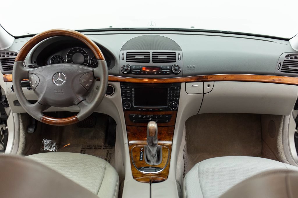 Used 2005 Mercedes-Benz E 500 Sedan w/ Lighting Pkg image 33