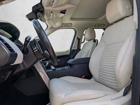 Used 2021 Land Rover Discovery S image 10