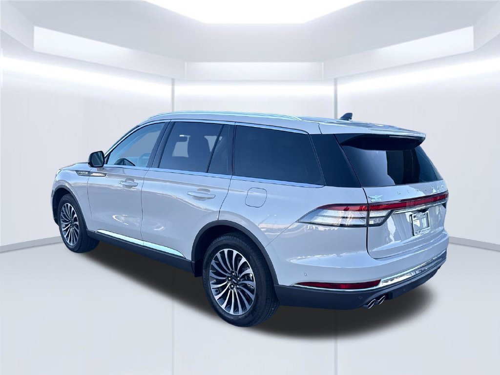 Used 2023 Lincoln Aviator Reserve w/ Equipment Group 201A AWD/4WD image 10