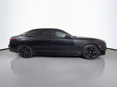 Certified 2023 BMW i7 xDrive60 AWD/4WD image 4