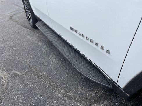 Used 2022 Jeep Wagoneer Series III image 14