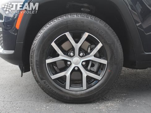 Used 2023 Jeep Grand Cherokee L Limited AWD/4WD image 32