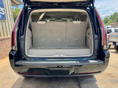 Used 2016 Cadillac Escalade Luxury AWD/4WD image 10