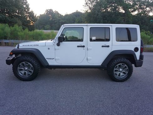 Used 2016 Jeep Wrangler Unlimited Rubicon w/ Connectivity Group AWD/4WD image 16