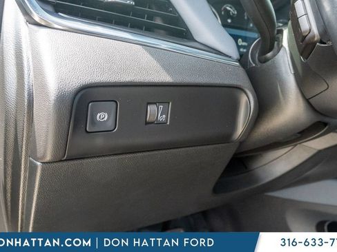 Used 2023 Buick Enclave Essence AWD/4WD image 16