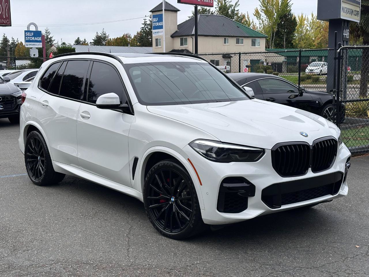 Used 2022 BMW X5 xDrive40i w/ M Sport Package AWD/4WD image 22