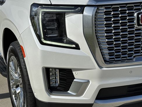 Used 2024 GMC Yukon XL Denali w/ Advanced Technology Package AWD/4WD image 9