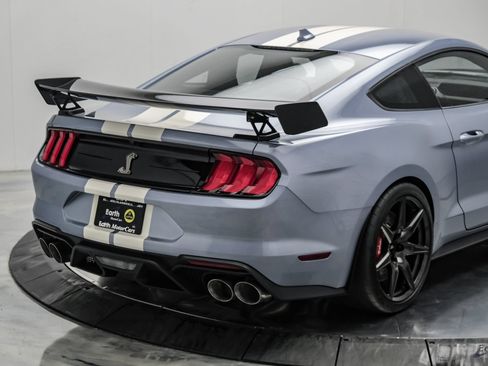 Used 2022 Ford Mustang Shelby GT500 w/ Carbon Fiber Track Pack RWD image 23
