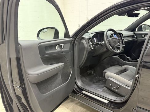 Used 2024 Volvo XC40 Recharge Core w/ Protection Package Premier image 27