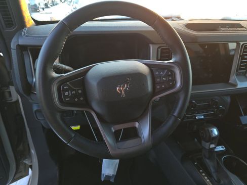Used 2025 Ford Bronco Outer Banks image 9